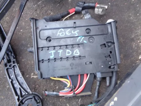 Ασφαλειοθήκη Μπαταρίας για FORD FOCUS (2011 - 2014) () *Δ* Ασφαλειοθήκη Μπαταρίας για FORD FOCUS (2011 - 2014) () *Δ*