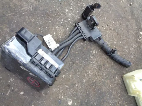 Ασφαλειοθήκη Μπαταρίας για HYUNDAI i30 (2012 - 2015) ( ) 1400 Diesel D4FC 90hp *Δ* Ασφαλειοθήκη Μπαταρίας για HYUNDAI i30 (2012 - 2015) ( ) 1400 Diesel D4FC 90hp *Δ*