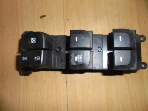 Διακόπτης Παραθύρων Κεντρικός Αριστερής 4ΠΛΟΣ 18 ΠΙΝ για HYUNDAI i10 (2014 - ) Διακόπτης Παραθύρων Κεντρικός Αριστερής 4ΠΛΟΣ 18 ΠΙΝ για HYUNDAI i10 (2014 - )