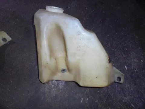 Δοχείο Υαλοκαθαριστήρων για VW POLO (1994 - 1999) (6N1) , (1999 - 2001) (6N2) Δοχείο Υαλοκαθαριστήρων για VW POLO (1994 - 1999) (6N1) , (1999 - 2001) (6N2)