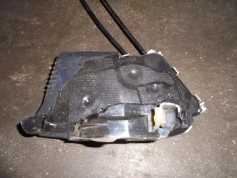 Ηλεκτρομαγνητική Κλειδαριά Εμπρός Δεξιά 6pin για TOYOTA YARIS (2015 - 2017) Ηλεκτρομαγνητική Κλειδαριά Εμπρός Δεξιά 6pin για TOYOTA YARIS (2015 - 2017)