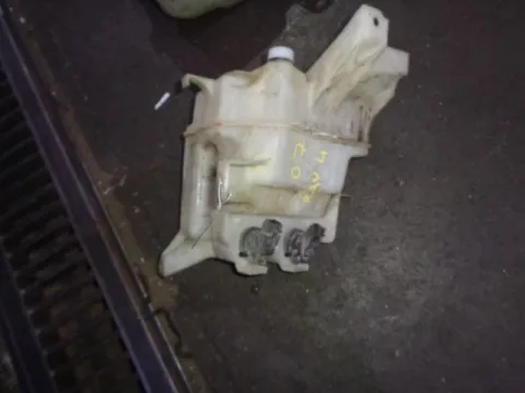 Δοχείο Υαλοκαθαριστήρων Με Μοτέρ για TOYOTA RAV-4 (2006 - 2009) (XA30) Δοχείο Υαλοκαθαριστήρων Με Μοτέρ για TOYOTA RAV-4 (2006 - 2009) (XA30)
