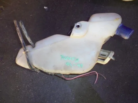 Δοχείο Υαλοκαθαριστήρων Με Μοτέρ για FIAT PUNTO (1994 - 1999) (176) Δοχείο Υαλοκαθαριστήρων Με Μοτέρ για FIAT PUNTO (1994 - 1999) (176)
