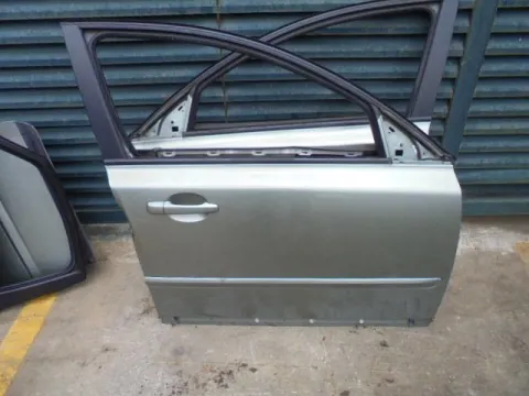 Πόρτα Εμπρός Δεξιά (Ελαττωματική) για VOLVO S40 (2004 - 2007) (MS) Πόρτα Εμπρός Δεξιά (Ελαττωματική) για VOLVO S40 (2004 - 2007) (MS)