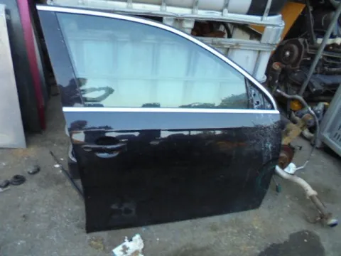 Πόρτα Εμπρός Δεξιά (Ελαττωματική) για VW JETTA (2005 - 2011) (1K2) *E* Πόρτα Εμπρός Δεξιά (Ελαττωματική) για VW JETTA (2005 - 2011) (1K2) *E*