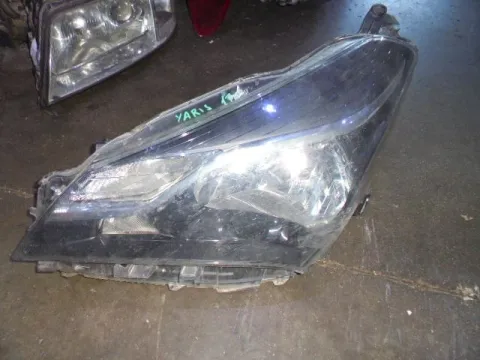 Φανάρι Εμπρός Αριστερό ΣΠΑΣΜΕΝΗ ΒΑΣΗ για TOYOTA YARIS (2015 - 2017) Φανάρι Εμπρός Αριστερό ΣΠΑΣΜΕΝΗ ΒΑΣΗ για TOYOTA YARIS (2015 - 2017)