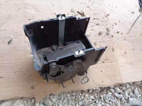 Βάση Μπαταρίας για FORD FIESTA (2012 - 2017) Mk7 *Δ* Βάση Μπαταρίας για FORD FIESTA (2012 - 2017) Mk7 *Δ*