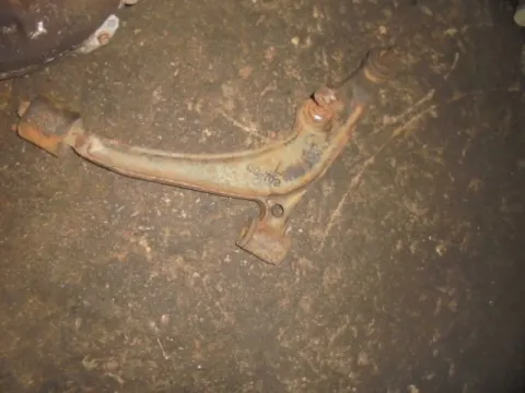 Ψαλίδι Εμπρός Αριστερό για SUZUKI BALENO (1994 - 1998) (SY)