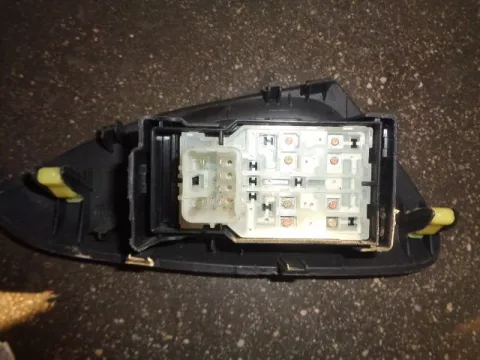 Διακόπτης Παραθύρων Κεντρικός Αριστερής 6Pin για PEUGEOT 108 (2014 - ) , TOYOTA AYGO (2014 - 2017) , CITROEN C1 -  Διακόπτης Παραθύρων Κεντρικός Αριστερής 6Pin για PEUGEOT 108 (2014 - ) , TOYOTA AYGO (2014 - 2017) , CITROEN C1 -