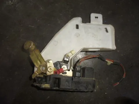 Ηλεκτρομαγνητική Κλειδαριά Εμπρός Δεξιά  4Pin για JEEP CHEROKEE (2002 -2005) (KJ) Ηλεκτρομαγνητική Κλειδαριά Εμπρός Δεξιά  4Pin για JEEP CHEROKEE (2002 -2005) (KJ)