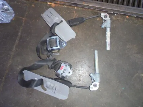 Ζώνη Ασφαλείας Σετ Αριστερή Δεξιά για OPEL CORSA (2006 - 2011) D Ζώνη Ασφαλείας Σετ Αριστερή Δεξιά για OPEL CORSA (2006 - 2011) D