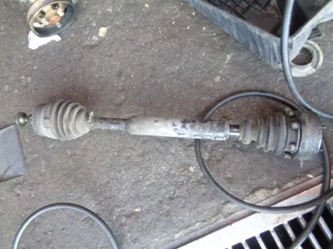 Ημιαξόνιο Εμπρός Δεξί Με ABS για AUDI A4 (1999 - 2001) (8D) Ημιαξόνιο Εμπρός Δεξί Με ABS για AUDI A4 (1999 - 2001) (8D)