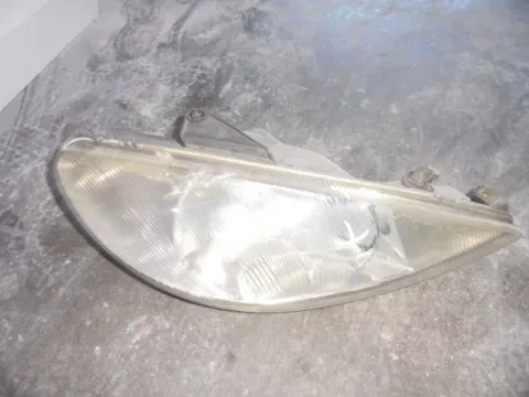 Φανάρι Εμπρός Δεξί Με Μία Σπασμένη Βάση για PEUGEOT 206 (1998 - 2002) (2A) (2C) (T3E) Φανάρι Εμπρός Δεξί Με Μία Σπασμένη Βάση για PEUGEOT 206 (1998 - 2002) (2A) (2C) (T3E)