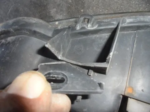 Φανάρι Εμπρός Δεξί Με Μία Σπασμένη Βάση για PEUGEOT 206 (1998 - 2002) (2A) (2C) (T3E) - 