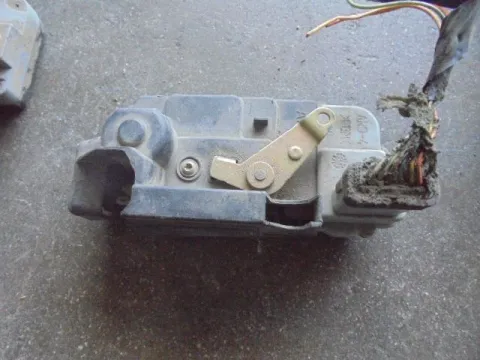 Ηλεκτρομαγνητική Κλειδαριά Πίσω Δεξιά 6Pin για CITROEN C5 (2001 - 2004) (DC) Ηλεκτρομαγνητική Κλειδαριά Πίσω Δεξιά 6Pin για CITROEN C5 (2001 - 2004) (DC)