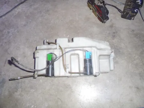 Δοχείο Υαλοκαθαριστήρων Με Μοτέρ για SUZUKI ALTO (2002 - 2008) (RF) Δοχείο Υαλοκαθαριστήρων Με Μοτέρ για SUZUKI ALTO (2002 - 2008) (RF)