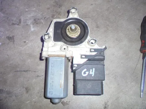 Γρύλος Παραθύρου Μοτερ Πίσω Αριστερό 18pin για VW GOLF (1998 - 2004) Mk4 (1J1) Γρύλος Παραθύρου Μοτερ Πίσω Αριστερό 18pin για VW GOLF (1998 - 2004) Mk4 (1J1)