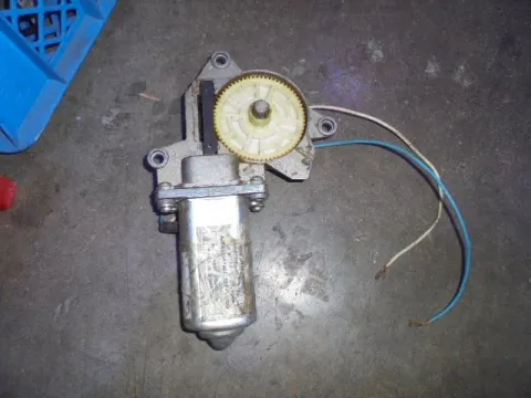 Γρύλος Παραθύρου Μοτερ Εμπρός Δεξί 2pin για AUDI 80 (1991 - 1995) (8C) (B4) Γρύλος Παραθύρου Μοτερ Εμπρός Δεξί 2pin για AUDI 80 (1991 - 1995) (8C) (B4)