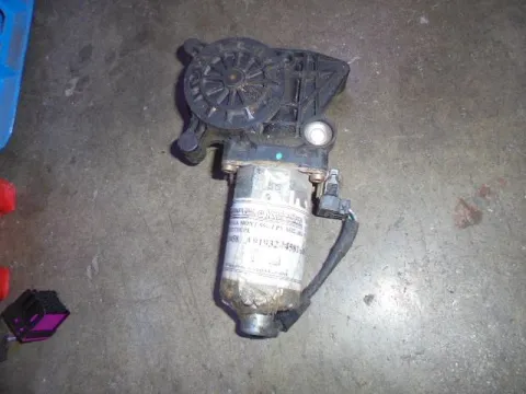 Γρύλος Παραθύρου Μοτερ Εμπρός Δεξί 2pin για MERCEDES CLK (1997 - 2002) (C208) Γρύλος Παραθύρου Μοτερ Εμπρός Δεξί 2pin για MERCEDES CLK (1997 - 2002) (C208)