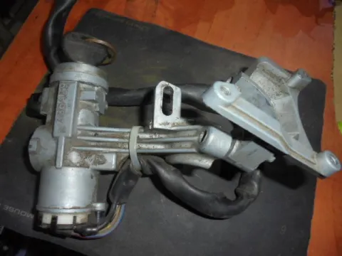 Διακόπτης Μίζας 336429 για MITSUBISHI LANCER (1995 - 1997) (CK) Διακόπτης Μίζας 336429 για MITSUBISHI LANCER (1995 - 1997) (CK)