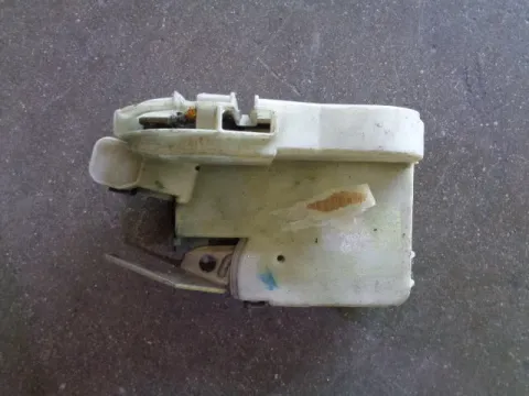 Κλειδαριά μηχανική Εμπρός Δεξιά  για VW GOLF (1992 - 1998) Mk3 (1H1) Κλειδαριά μηχανική Εμπρός Δεξιά  για VW GOLF (1992 - 1998) Mk3 (1H1)