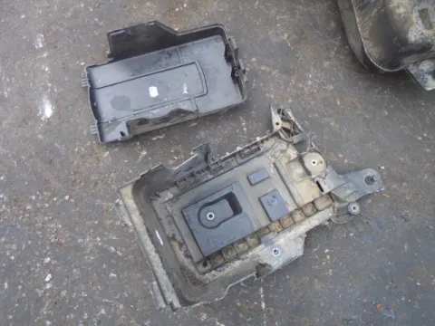 Βάση Μπαταρίας για VW GOLF (2009 - 2013) Mk6 (5K1) *Δ*