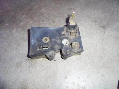 Κλειδαριά μηχανική Εμπρός Δεξιά για AUDI 90 (1987 - 1991) Κλειδαριά μηχανική Εμπρός Δεξιά για AUDI 90 (1987 - 1991)