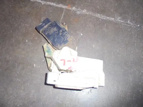 Ηλεκτρομαγνητική Κλειδαριά Πίσω Αριστερή 6pin για SUZUKI IGNIS (2003 - 2008) (RM) Ηλεκτρομαγνητική Κλειδαριά Πίσω Αριστερή 6pin για SUZUKI IGNIS (2003 - 2008) (RM)