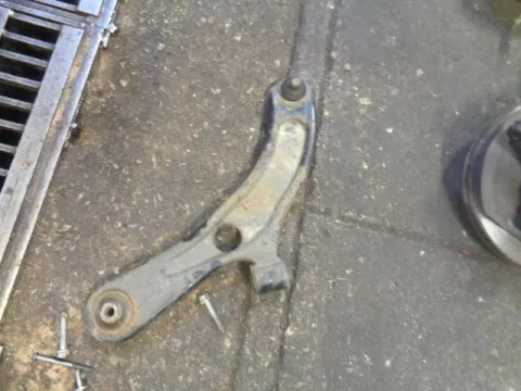 Ψαλίδι Εμπρός Αριστερό για SUZUKI SWIFT (2006 - 2008) (RS) ΠΑΛΕΤΑ 1 *223830*