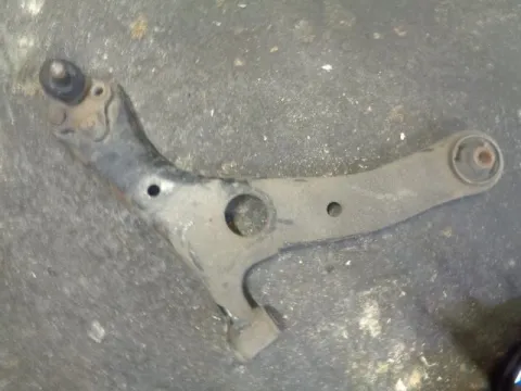 Ψαλίδι Εμπρός Δεξί για TOYOTA RAV-4 (2000 - 2004) (XA20) Ψαλίδι Εμπρός Δεξί για TOYOTA RAV-4 (2000 - 2004) (XA20)