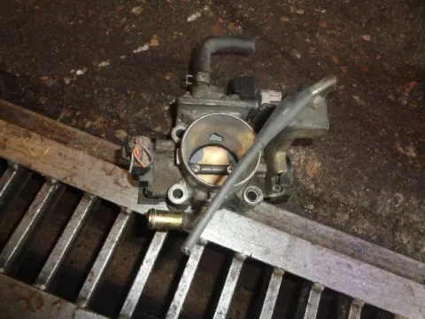 Σώμα Πεταλούδας για SUZUKI IGNIS (2000 - 2003) (RG) Σώμα Πεταλούδας για SUZUKI IGNIS (2000 - 2003) (RG)