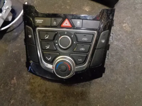 Χειριστήρια Καλοριφέρ για HYUNDAI i30 (2015 - ) ΠΑΛΕΤΑ 1 *239582* Χειριστήρια Καλοριφέρ για HYUNDAI i30 (2015 - ) ΠΑΛΕΤΑ 1 *239582*