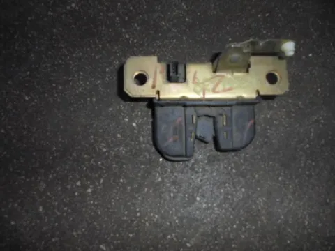 Κλειδαριά  Καπού Πίσω - Μπαγκάζ 3Pin για VW NEW BETTLE (1998 - 2005) (9C1) Κλειδαριά  Καπού Πίσω - Μπαγκάζ 3Pin για VW NEW BETTLE (1998 - 2005) (9C1)