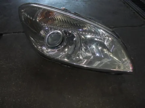 Φανάρι Εμπρός Δεξί Με Μία Σπασμένη Βάση  για SKODA FABIA (2011 - 2014) ( ) Φανάρι Εμπρός Δεξί Με Μία Σπασμένη Βάση  για SKODA FABIA (2011 - 2014) ( )