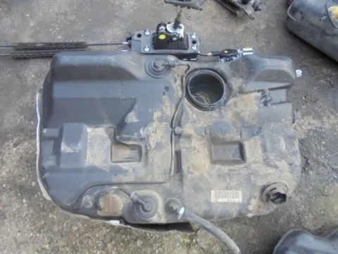 Δεξαμενή Καυσίμου (Ρεζερβουάρ) για FORD MONDEO (2003 - 2007) Mk3b *Δ* Δεξαμενή Καυσίμου (Ρεζερβουάρ) για FORD MONDEO (2003 - 2007) Mk3b *Δ*