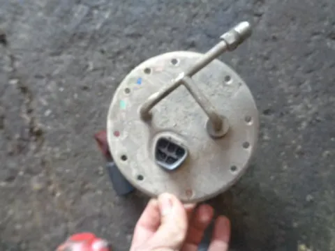 Αντλία Καυσίμου (Τρόμπα Βενζίνης) για TOYOTA COROLLA (2000 - 2002) (ZE111) Αντλία Καυσίμου (Τρόμπα Βενζίνης) για TOYOTA COROLLA (2000 - 2002) (ZE111)