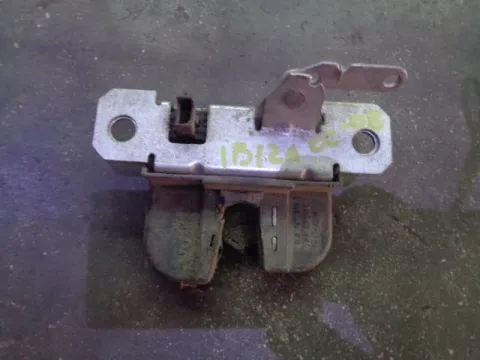 Κλειδαριά Πόρτ-Μπαγκάζ 3Pin για SEAT IBIZA (2002 - 2006) (6LZ) , (2006 - 2008) (6LZ) Κλειδαριά Πόρτ-Μπαγκάζ 3Pin για SEAT IBIZA (2002 - 2006) (6LZ) , (2006 - 2008) (6LZ)
