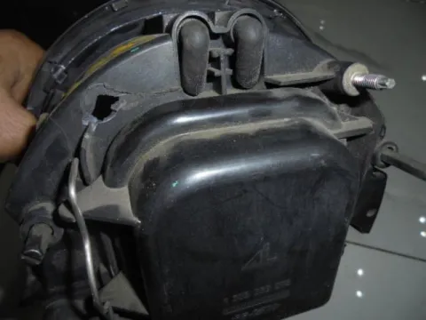 Φανάρι Εμπρός Αριστερό ΣΠΑΣΜΕΝΗ 1 ΒΑΣΗ για MINI MINI COOPER (2004 - 2006) - 