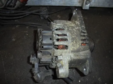 Δυναμό - Εναλλάκτης 37300-2A110 για HYUNDAI i30 (2007 - 2012) 1600 diesel 90 CRDi Δυναμό - Εναλλάκτης 37300-2A110 για HYUNDAI i30 (2007 - 2012) 1600 diesel 90 CRDi