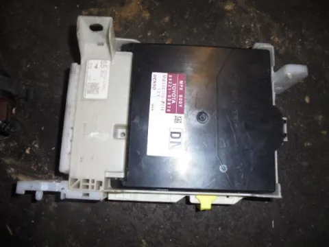 Ασφαλειοθήκη MB238100-8010 για TOYOTA YARIS (2017 - ) Ασφαλειοθήκη MB238100-8010 για TOYOTA YARIS (2017 - )