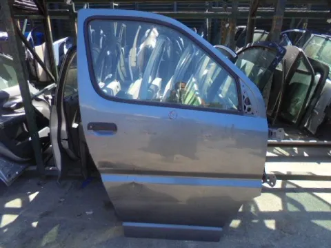 Πόρτα Εμπρός Δεξιά (Λίγο Χτυπημένη) για TOYOTA HI-ACE (1996 - 2006) (XH10) Πόρτα Εμπρός Δεξιά (Λίγο Χτυπημένη) για TOYOTA HI-ACE (1996 - 2006) (XH10)
