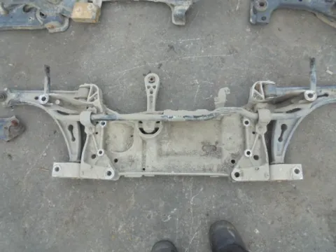 Γέφυρα Εμπρός Οριζόντια για VW GOLF (2004 - 2008) Mk5 (1K1) *ΔΒ* / ΠΑΛΕΤΑ *82* Γέφυρα Εμπρός Οριζόντια για VW GOLF (2004 - 2008) Mk5 (1K1) *ΔΒ* / ΠΑΛΕΤΑ *82*