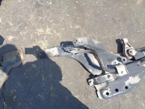 Ψαλίδι Εμπρός Αριστερό για FORD FOCUS (1998 - 2001) Mk1a *ΔΒ* Ψαλίδι Εμπρός Αριστερό για FORD FOCUS (1998 - 2001) Mk1a *ΔΒ*
