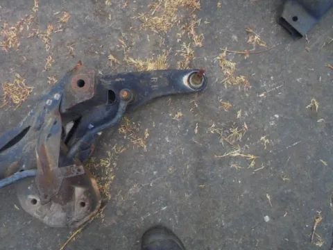 Ψαλίδι Εμπρός Δεξί για MITSUBISHI COLT (1996 - 1998) (CJ) *ΔΒ* Ψαλίδι Εμπρός Δεξί για MITSUBISHI COLT (1996 - 1998) (CJ) *ΔΒ*
