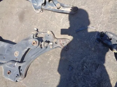 Ψαλίδι Εμπρός Δεξί για TOYOTA AVENSIS (2000 - 2003) (T220) *ΔΒ* ΠΑΛΕΤΑ *126* 196783 Ψαλίδι Εμπρός Δεξί για TOYOTA AVENSIS (2000 - 2003) (T220) *ΔΒ* ΠΑΛΕΤΑ *126* 196783