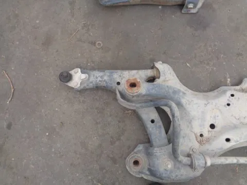 Ψαλίδι Εμπρός Αριστερό για TOYOTA AVENSIS (2003 - 2006) (T250) *ΔΒ* Ψαλίδι Εμπρός Αριστερό για TOYOTA AVENSIS (2003 - 2006) (T250) *ΔΒ*