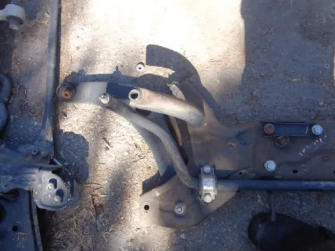 Ψαλίδι Εμπρός Αριστερό για MITSUBISHI COLT (2005 - 2008 ) (CZ) *ΔΒ* ΠΑΛΕΤΑ 225 *212571* Ψαλίδι Εμπρός Αριστερό για MITSUBISHI COLT (2005 - 2008 ) (CZ) *ΔΒ* ΠΑΛΕΤΑ 225 *212571*