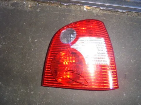 Φανάρι Πίσω Δεξί (Ραγισμένο) για VW POLO (2002 - 2005) (9N) Φανάρι Πίσω Δεξί (Ραγισμένο) για VW POLO (2002 - 2005) (9N)