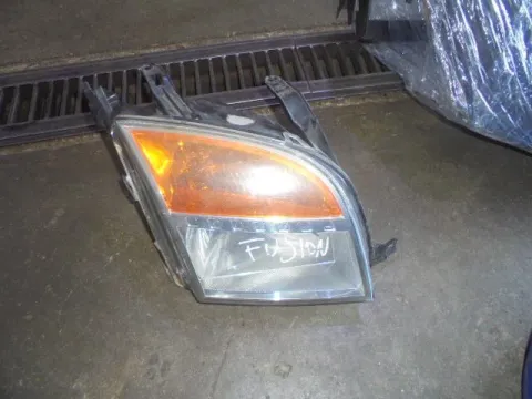 Φανάρι Εμπρός Δεξί (Σπασμένη Βάση) για FORD FUSION (2006 - 2011) (JU) Φανάρι Εμπρός Δεξί (Σπασμένη Βάση) για FORD FUSION (2006 - 2011) (JU)