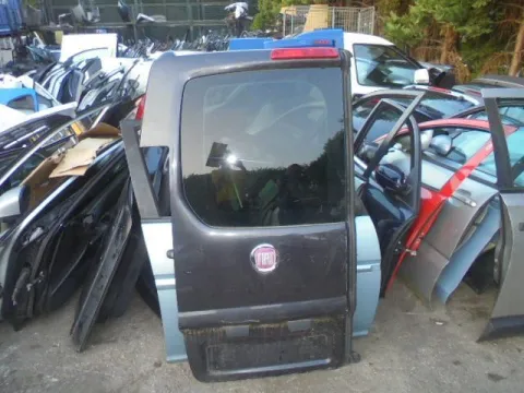 Πόρτα Πίσω Αριστερή Δίφυλλη Με Τζάμι για FIAT SCUDO (2007 - ) *Γ* Πόρτα Πίσω Αριστερή Δίφυλλη Με Τζάμι για FIAT SCUDO (2007 - ) *Γ*